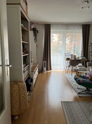 Schöne 2-Zimmer Wohnung mit Balkon, Einbauküche