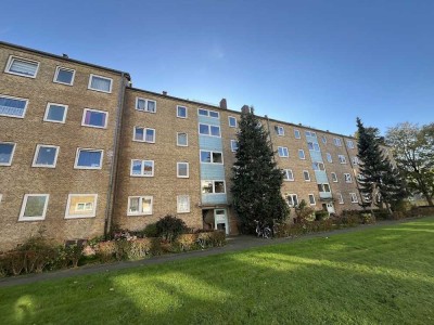 Frisch renovierte 2 Zimmer-Wohnung mit Balkon und modernisiertem Tageslichtbad mit Wanne