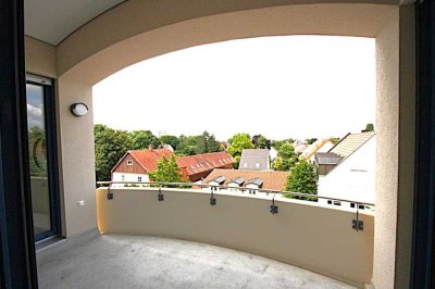 Exklusive, moderne 3 Zi.-DG-Whg.  mit XL-Balkon, EBK, gr. TG-Stpl. in zentraler Lage Neufahrn (S1)