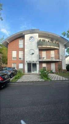 Geschmackvolle, sanierte 2-Zimmer-Wohnung mit gehobener Innenausstattung mit Balkon in Köln Ostheim