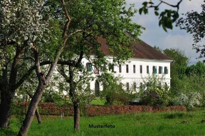 Gebäudeensemble mit 2 Einfamilienhäusern und Doppelgarage