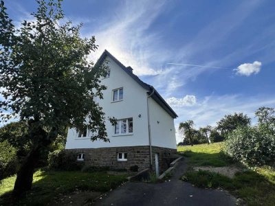 SANIERTES EINFAMILIENHAUS IN ALLEINLAGE - TEILBAR IN ZWEI WOHNEINHEITEN!
Zweifamilienhaus