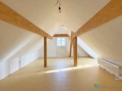 Kernsanierte Altbauwohnung im Denkmalgeschützten Gebäude
Historischer Charme trifft auf Wohnkomfort