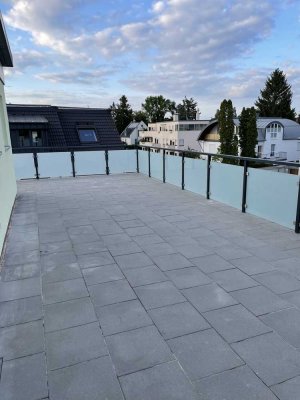 Lichtdurchflutetes 1-Zimmer-Apartment (teilmöbliert) mit 45 qm Sonnenterrasse