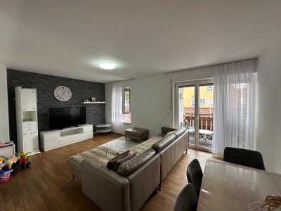 Hallbergmoos: charmante Wohnung mit Balkon und Garage