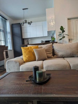 Stilvolle 3-Raum-Wohnung mit gehobener Innenausstattung mit EBK in Berlin Karlshorst (Lichtenberg)