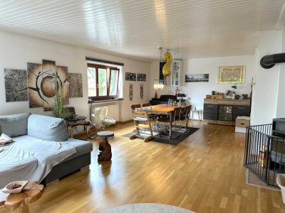 Wunderschöne 3-Zi-Wohnung mit Altbaucharme, Wohnküche, Stellplatz, zentral gelegen, ca. 120m2