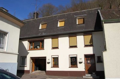 Charmantes Einfamilienhaus mit Garage sucht neuen Besitzer
