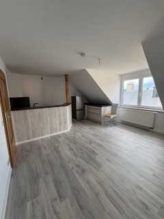 Sie suchen eine bezaubernde Dachgeschosswohnung im Zentrum von Annaberg...?