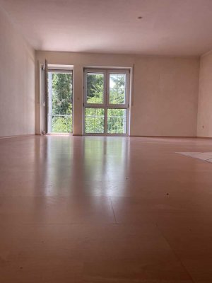 Helle 3 Zimmer- Wohnung mit Balkon und Tiefgaragenstellplatz im Zentrum von Hilpoltstein