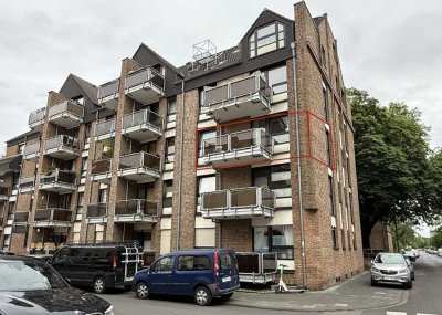 Helle zwei Zimmer mit Balkon und Küche in Top Lage