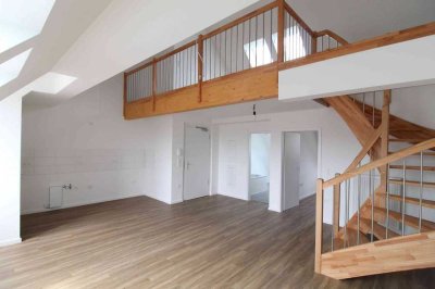 WOW! Helle Galerie-Wohnung im Dachgeschoss