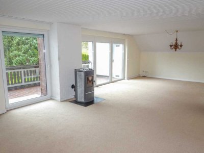 Großzügige DG-Wohnung für 2 Personen mit Einbauküche, Garage,großer Loggi