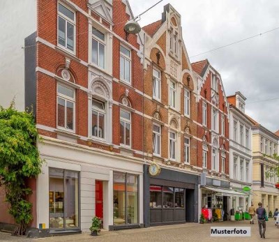 Wohn-/Geschäftshaus nebst Anbau