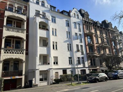 Altbauwohnungen, jeweils 4 Zi. 2 Balkone, ca. 115 m², 1. oder 2. OG mit Aufzug, Provisionsfrei!