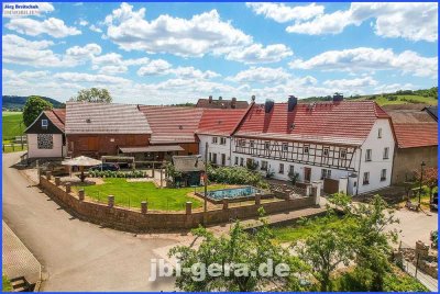 Zwei-Familienhaus,1 Büro, 50 qm Studio zum Wohnen und Arbeiten, 9,54 kW Photovoltaik