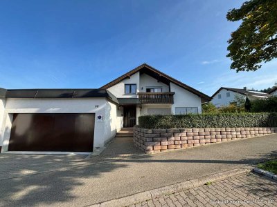 Charmantes 2-Familienhaus mit Gewerbehalle, 4 Garagen & Entwicklungspotenzial in Tuttlingen