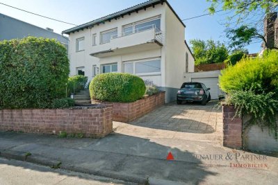 Sanierungsbedüftiges Juwel mit angesagter Split-Level-Bauweise und großem Garten in Bestlage
