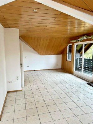 Erstbezug nach Sanierung großzügige 2,5 Zimmerwohnung mit Balkon