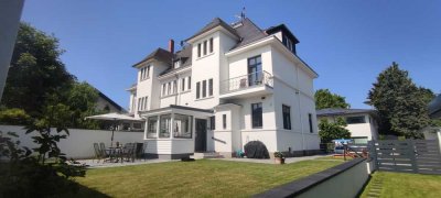 Renovierte DHH im historischen Stadtvilla-Stil – Hofheim, citynah & mit Wellnessbereich