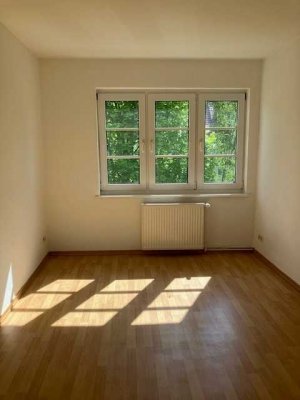 Helle 2-Zimmer-Wohnung mit Tageslichtbad in Leipzig-Gohlis