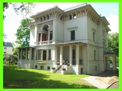 **141 m² zum Wohnen in schicker Villa** - mit Kamin, Wintergarten, Terrasse und Gartennutzung