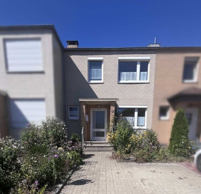 Reihenmittelhaus mit Balkon, Terrasse und gepflegten Gartenstück  direkt in Lehre!