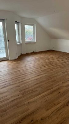 Charmante Dachgeschosswohnung mit Balkon - Erstbezug nach Renovierung in ruhiger Wohnlage