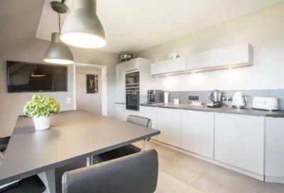 Luxus auf dem Land - helle 2-Zi Wohnung mit EBK & Balkon