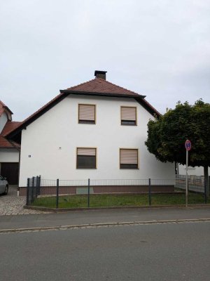 Geräumiges Einfamilienhaus mit Garage in Adelsdorf