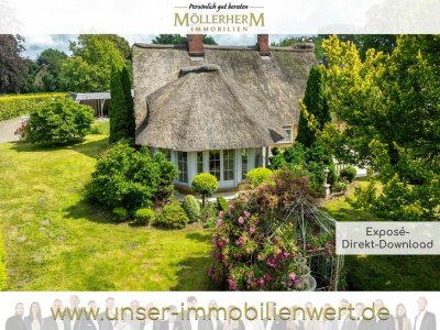 Exklusives Reetdachanwesen mit großzügiger Auffahrt, Kamin & Gartenidylle