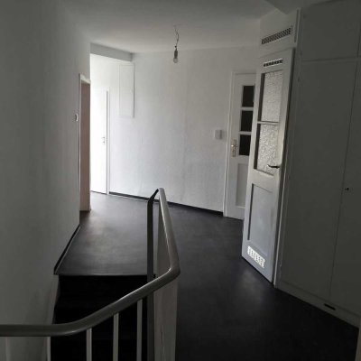 Zentrale Altbauwohnung mit Terrasse in Böblingen