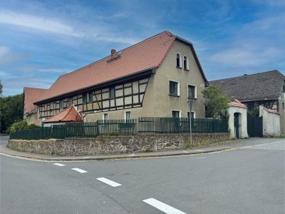 Historischer Dreiseitenhof mit großem Grundstück in Dreiskau-Muckern