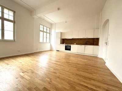 *Erstbezug* Helle 2,5-Zimmer-Wohnung mit EBK und Balkon unweit der Altstadt