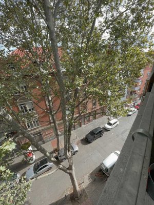 WG-geeignet & zentral: Frei werdende Wohnung mit Balkon