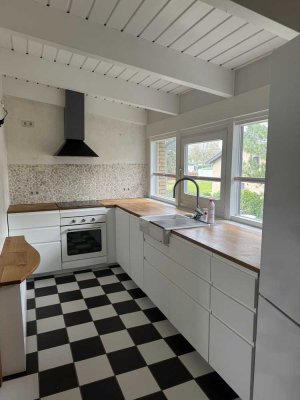 Vollständig renovierte 3-Zimmer-Wohnung mit Balkon und Einbauküche in Flensburg