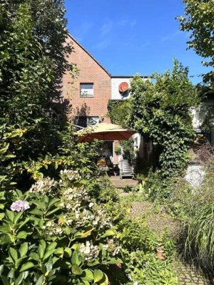 Gemütliche Doppelhaushälfte mit Traumgarten und Garage in Duisburg-Homberg