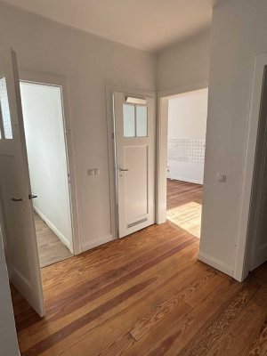 Frisch renovierte 2 Zimmer Wohnung in zentraler Lage