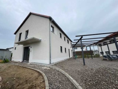 Altersgerecht und komfortabel wohnen Barrierefreie EG-Wohnung mit Garten