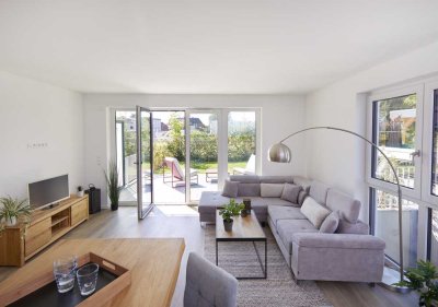 Haus im Haus: Neubau-Maisonette mit Garten – auf Wunsch möbliert