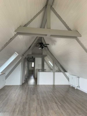 Attraktive 2-Raum-DG-Wohnung mit Balkon und Einbauküche in Ringsheim