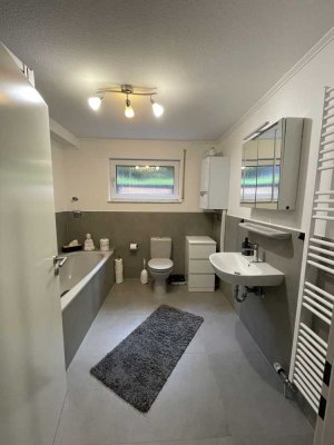 Moderne Souterrain Wohnung mit eigenem Garten
