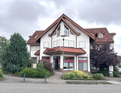 Erstklassige Investitionschance im Herzen Petersbergs: Vermietete Bankfiliale mit 6 Stellplätzen