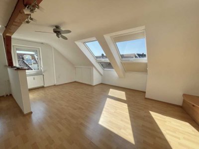 Eibach ! Chice, sehr helle 2-Zi.-DG-Whg., 52 m², Einbauküche, ohne Balkon