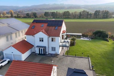 High-End-Residenz am Feldrand, flexibel nutzbar mit weiterem Baupotenzial, 4 Garagen & 10 Stellpl.