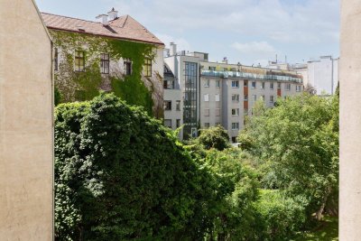 Wohnung zum grünen Innenhof in top Lage: 3 Zimmer mit Loggia, nur 3 Min zur U3 I Garage zur Miete im Haus