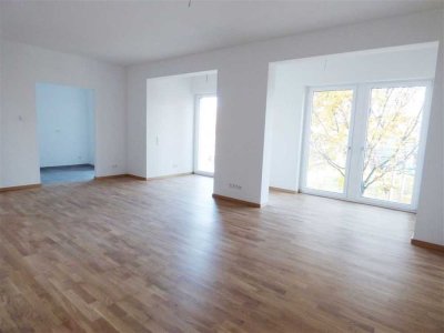 Tolle 3 R.Whg. mit FBH, Parkett, Ankleide, Lift, TG und EBK!