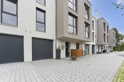 Charmantes Reihenmittelhaus mit Gartenterrasse und Doppelgarage – modernes Wohnen in bester Lage