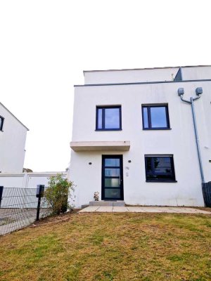 Neuwertige Doppelhaushälfte mit fünf Zimmern und Einbauküche in Dreieich