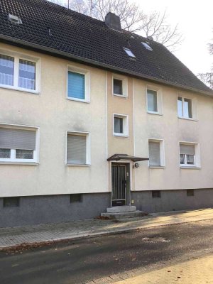 Volltreffer !! Hier ist Ihre Traumwohnung in Kupferdreh. 2 renovierte Zimmer mit großer Küche